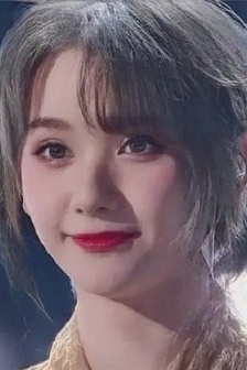 成年人玩滑滑梯视频